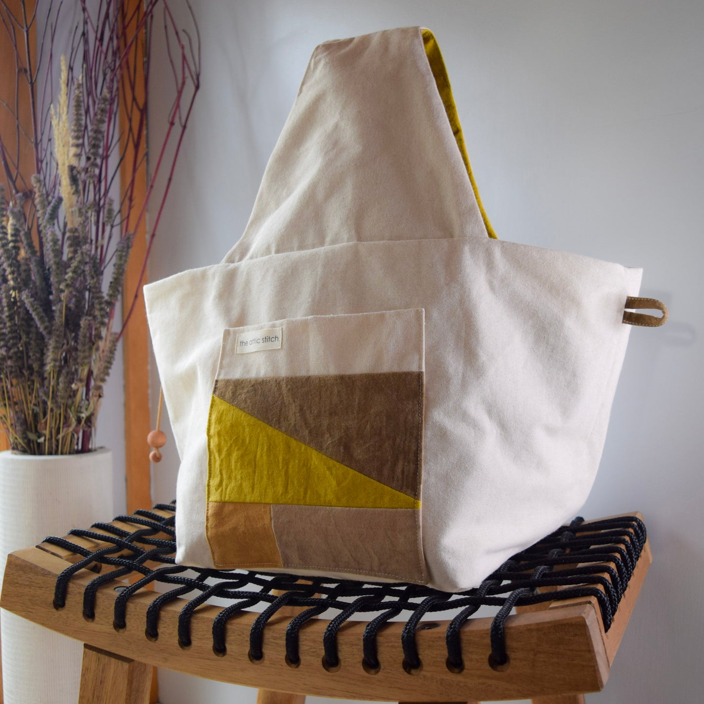 Botanical-dyed Azuma bag large - acorn mocha