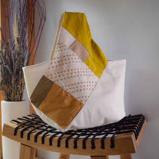 Botanical-dyed Azuma bag large - acorn mocha