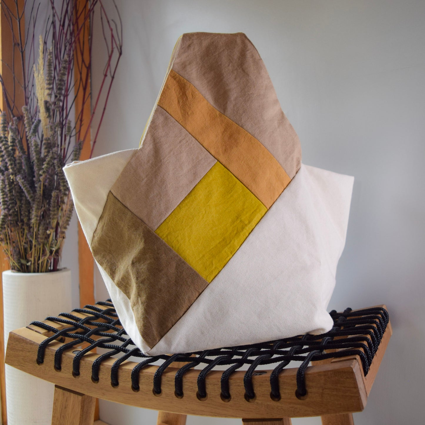 Botanical-dyed Azuma bag large - acorn mocha